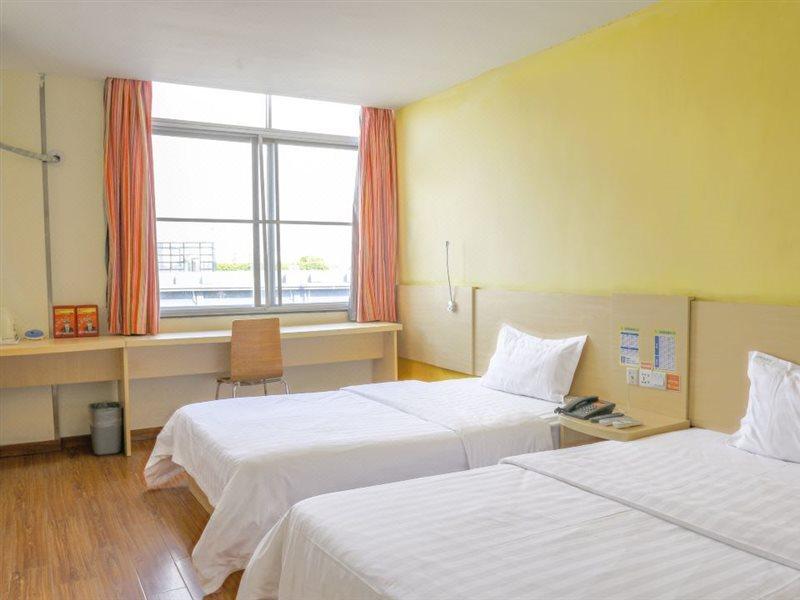 7Days Inn Guangzhou South Railway Station Nan Pu Metro Station Экстерьер фото