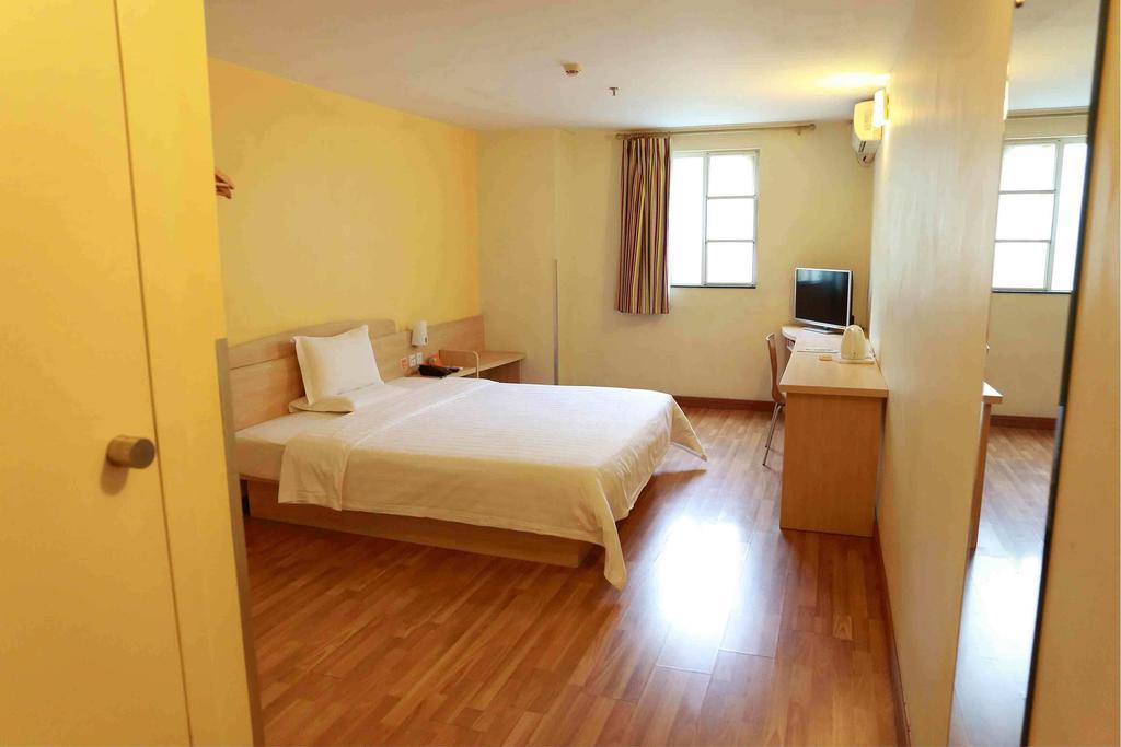 7Days Inn Guangzhou South Railway Station Nan Pu Metro Station Номер фото