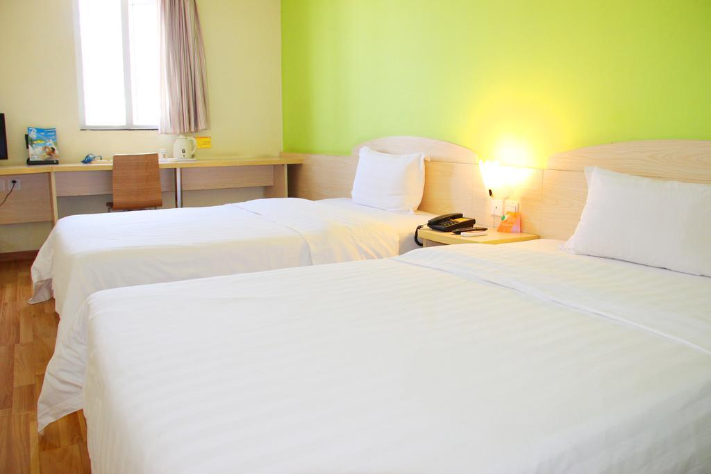 7Days Inn Guangzhou South Railway Station Nan Pu Metro Station Экстерьер фото